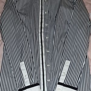 Ann Taylor *8* pin-striped, long sleeve, button up, lightweight, collared shirt